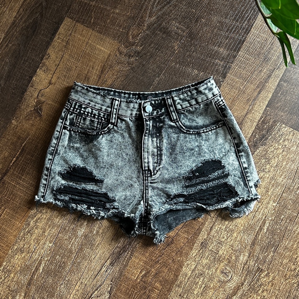 Misguided Distressed Denim Jeans Shorts Acid Washed Grey Black Size 36 US 4